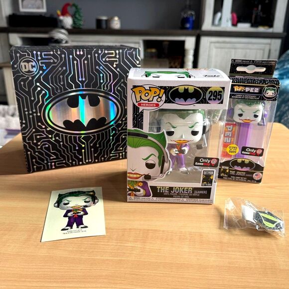 Funko Mystery Box – Joker Gamer Edition (2019 GameStop Exclusive) - Picture 2 of 6